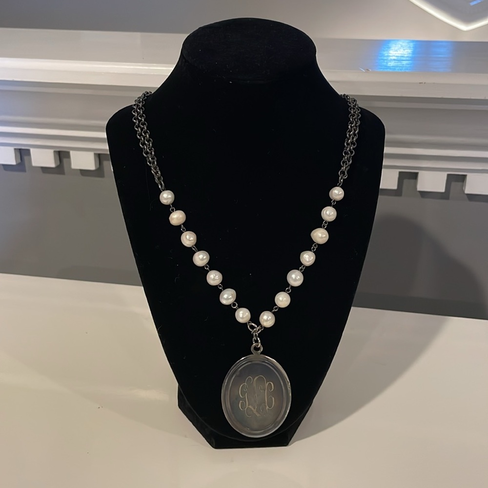 Double strand black metal pendant necklace with pearls